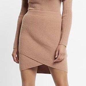 Express cable knit skirt - Size L - New With Tags